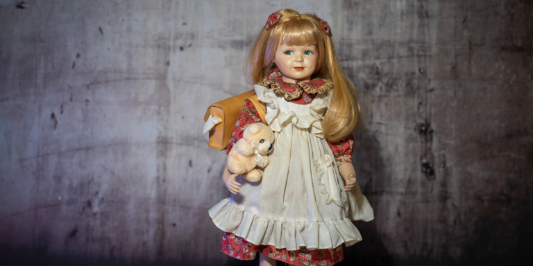 porcelin doll creepy doll